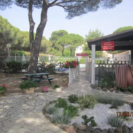 아파트 5 Personnes Dans Avec Piscine Et Tennis 아그