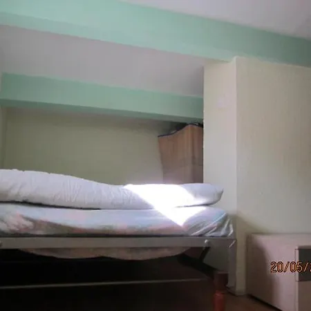 5 Personnes Dans Avec Piscine Et Tennis