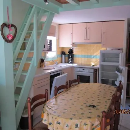 5 Personnes Dans Avec Piscine Et Tennis *