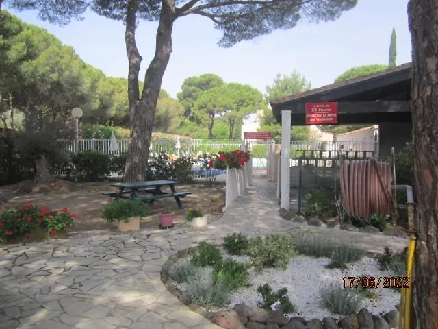 아파트 5 Personnes Dans Avec Piscine Et Tennis 아그