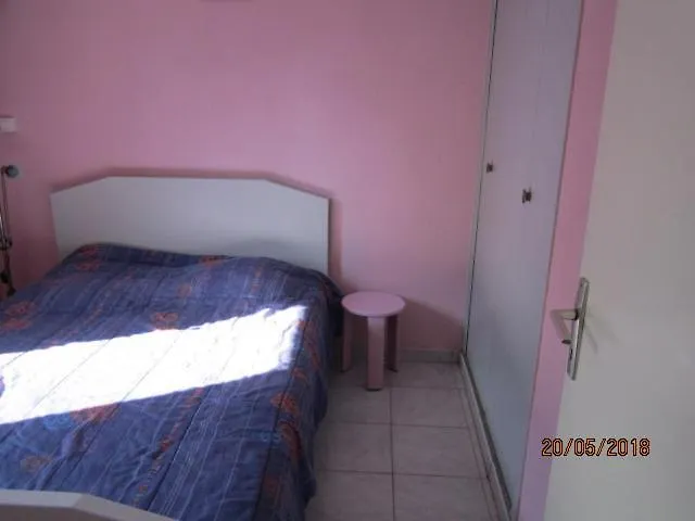 Διαμέρισμα 5 Personnes Dans Avec Piscine Et Tennis *